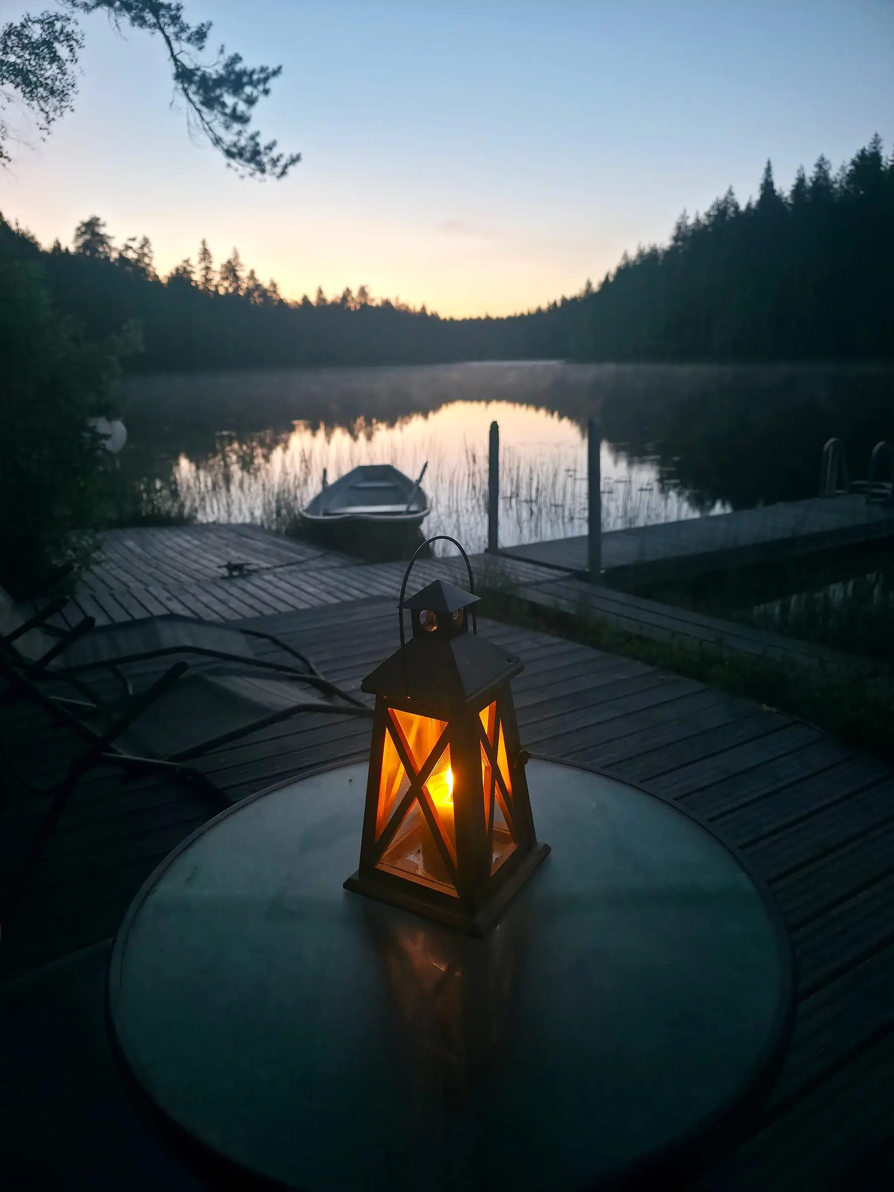 Laituri järvellä